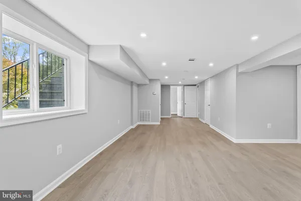 $819,900 | 5822 Brookview Drive, Alexandria, VA 22310