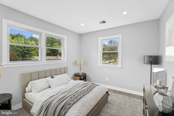 $819,900 | 5822 Brookview Drive, Alexandria, VA 22310