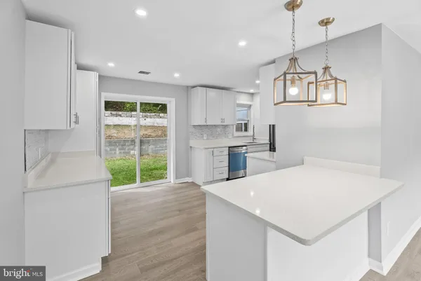 $819,900 | 5822 Brookview Drive, Alexandria, VA 22310