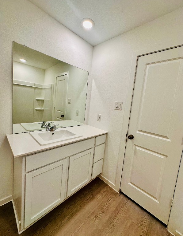 3041 Merganser Rdg Drive Katy, TX 77493 - Photo 18 of 28 a bathroom with 2 sink and a mirror