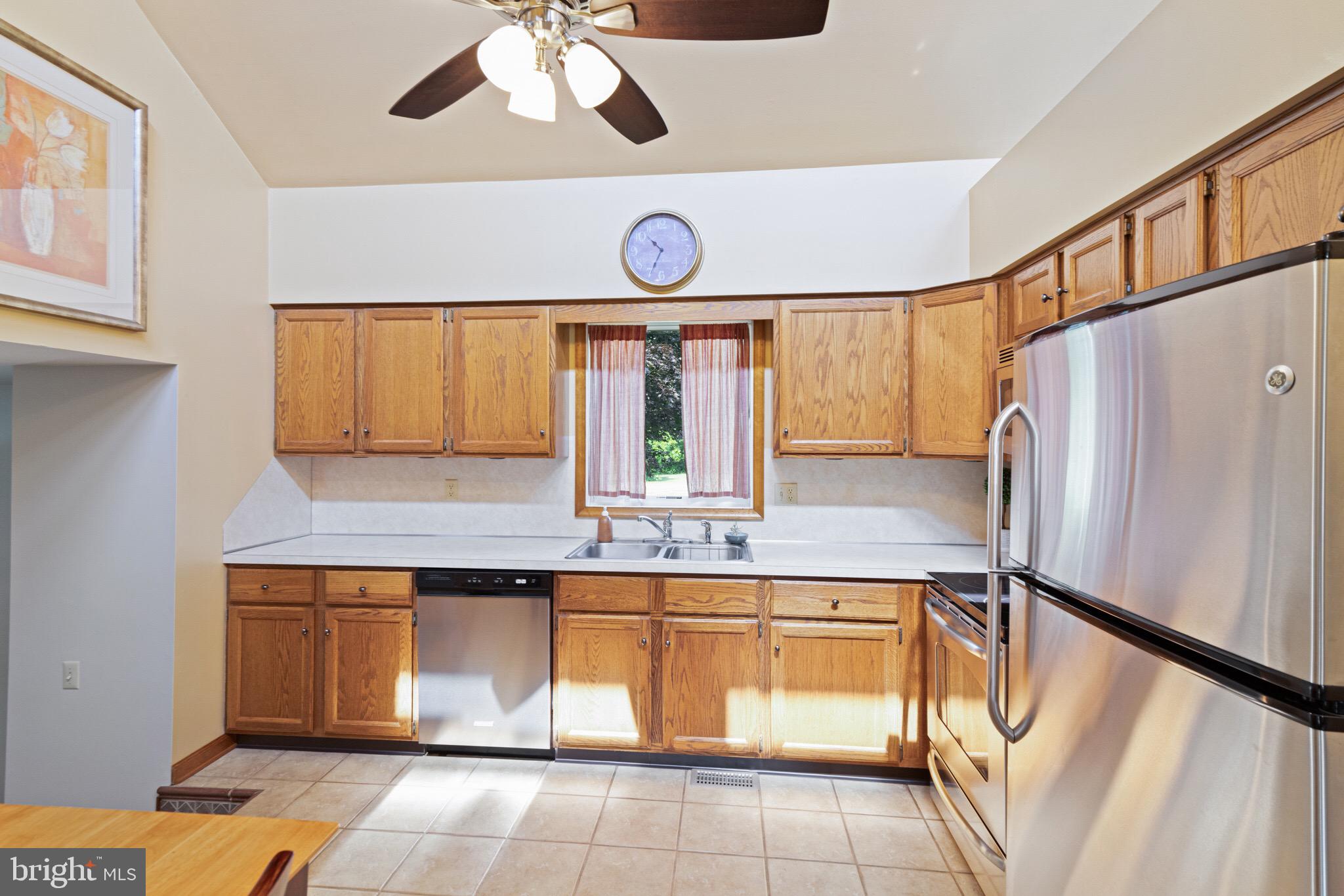 2329 East Buck Road Pennsburg, PA 18073 - Photo 17 of 37