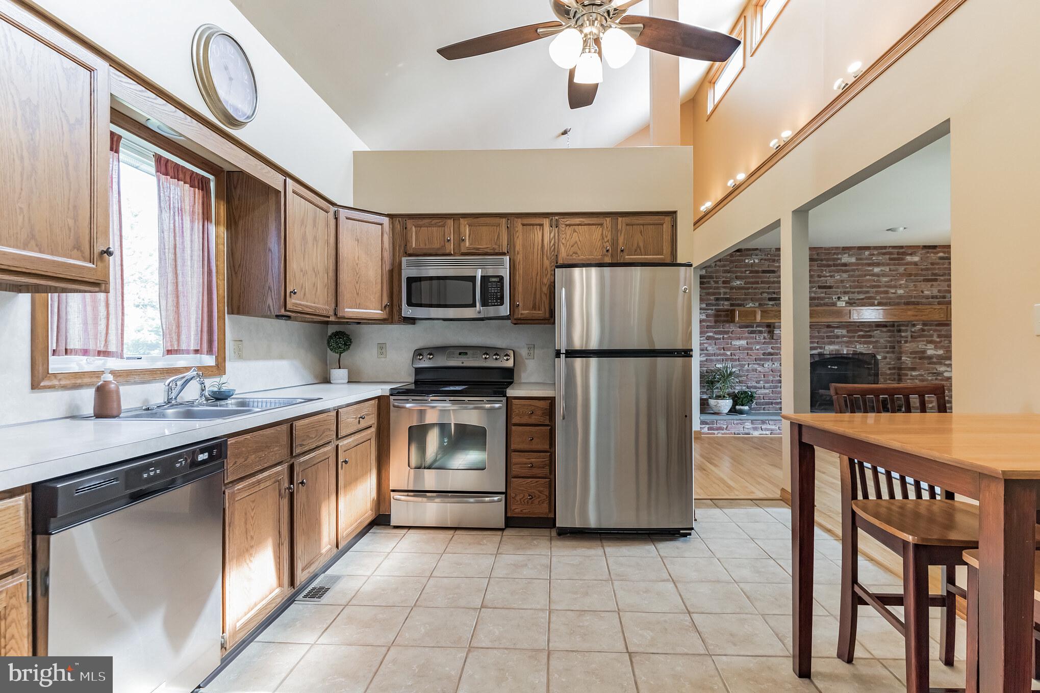 2329 East Buck Road Pennsburg, PA 18073 - Photo 20 of 37
