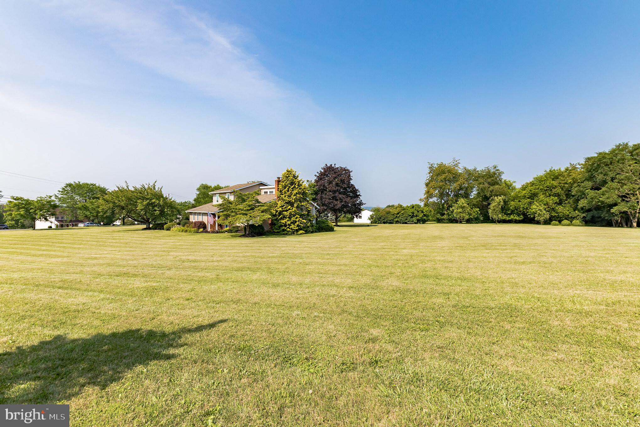 2329 East Buck Road Pennsburg, PA 18073 - Photo 3 of 37