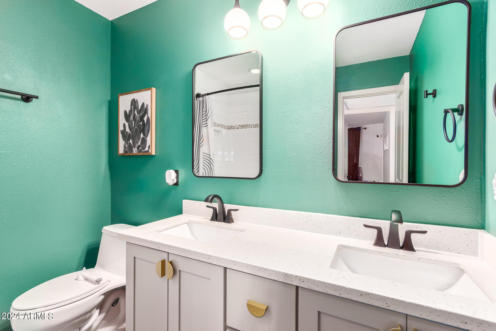 1702 West Griswold Road Phoenix, AZ 85021 - Photo 20 of 25 Guest Bath