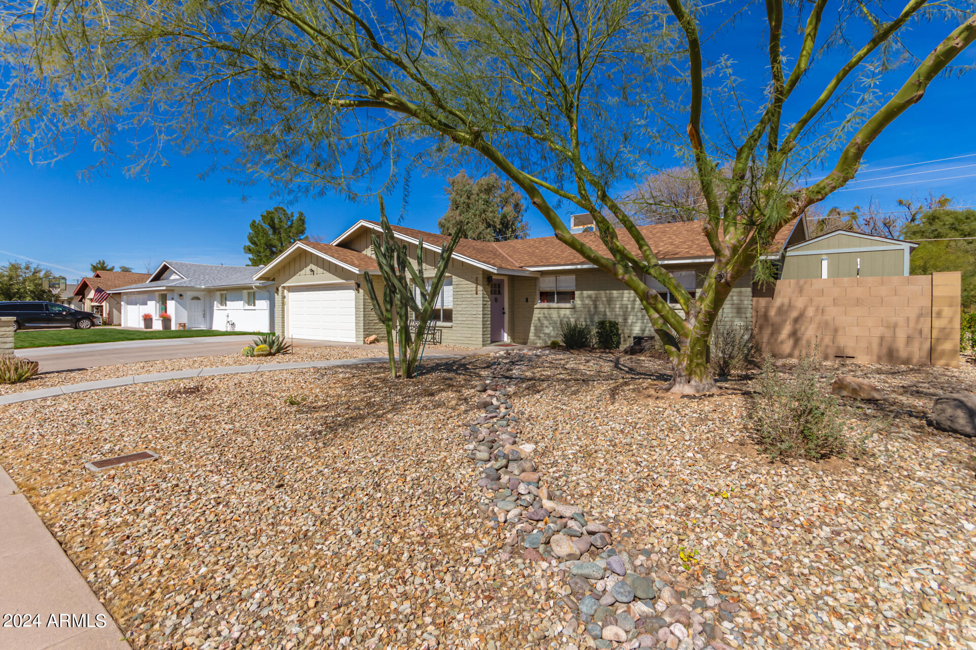 1702 West Griswold Road Phoenix, AZ 85021 - Photo 2 of 25 Front Yard(1)