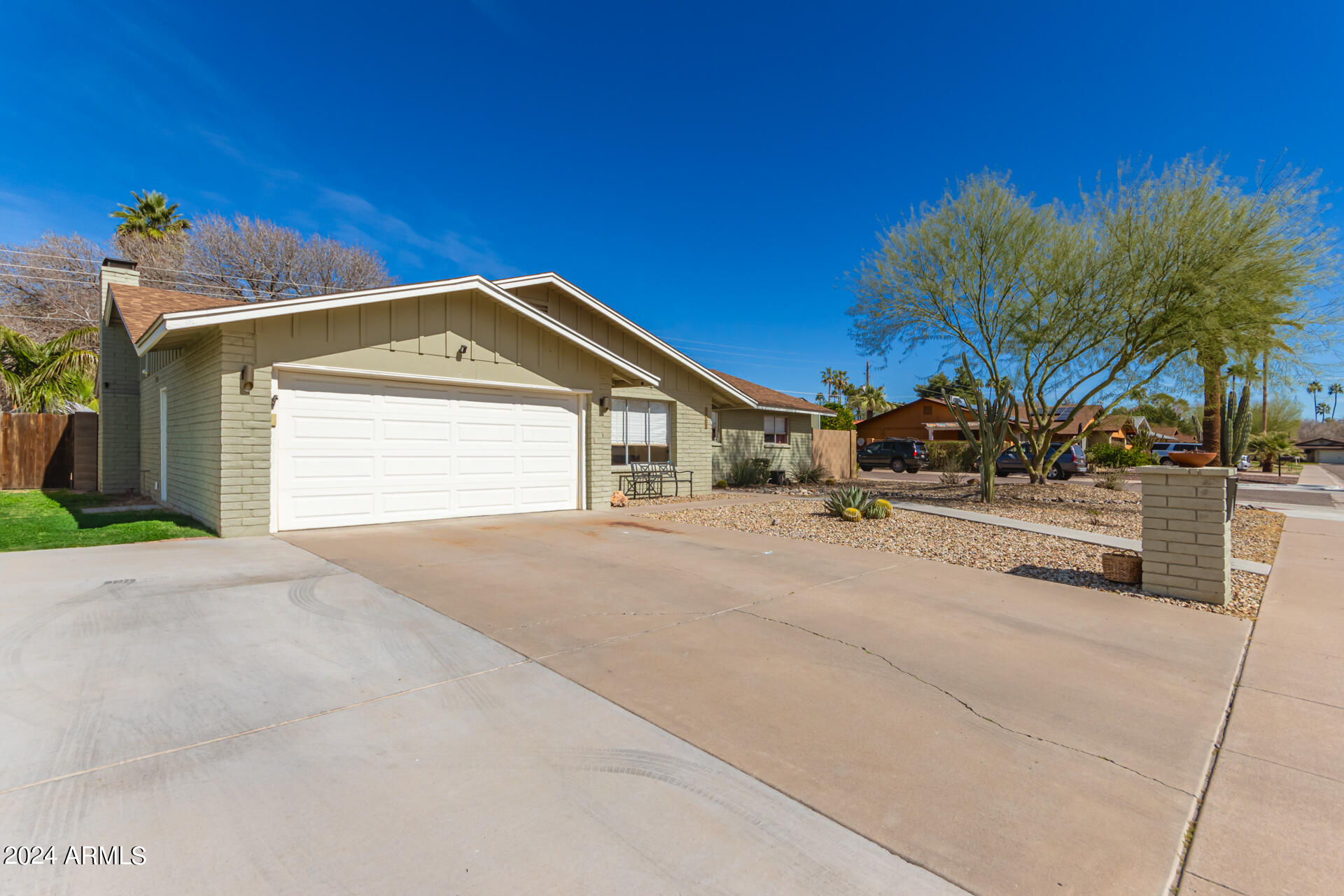1702 West Griswold Road Phoenix, AZ 85021 - Photo 3 of 25 Garage