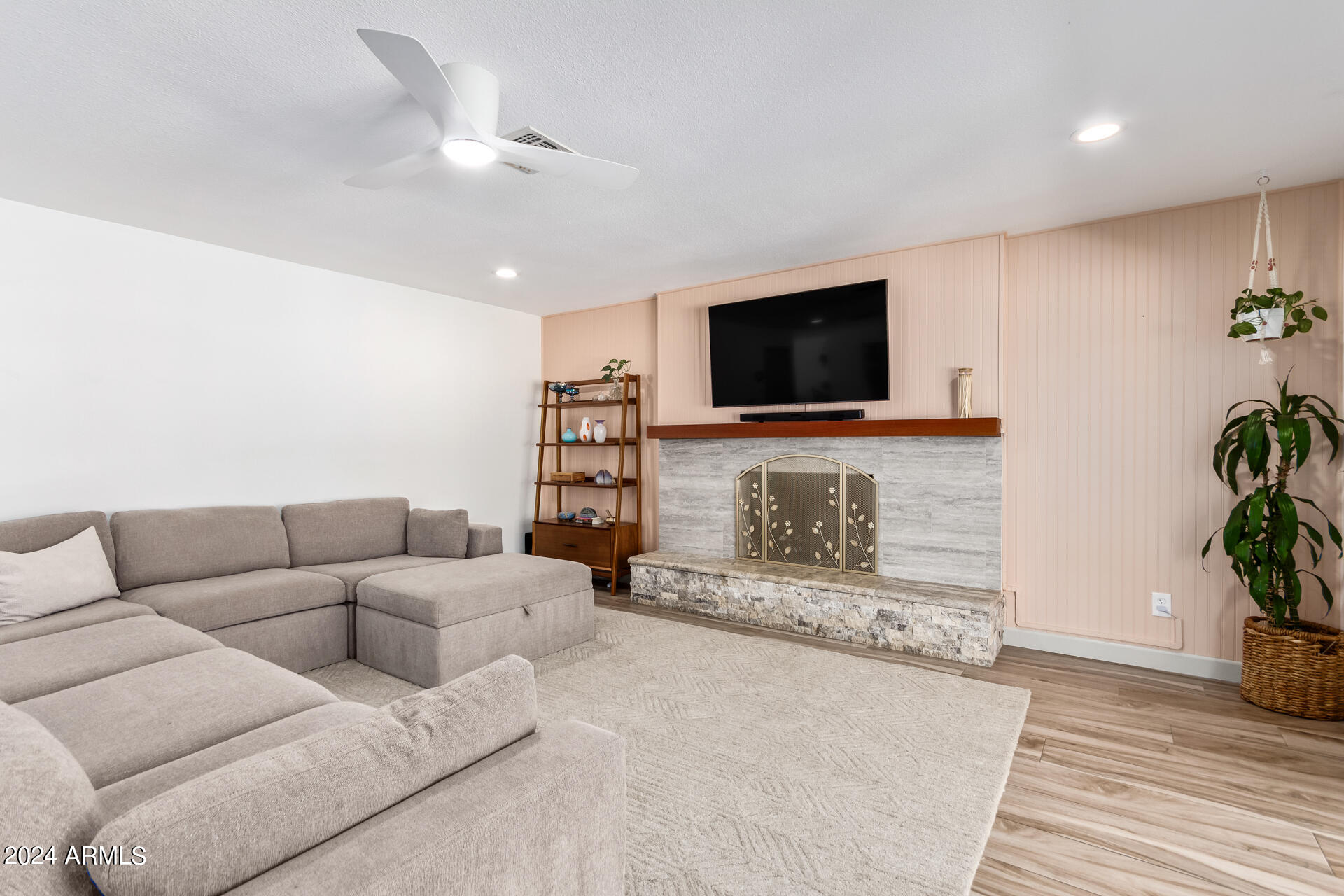 1702 West Griswold Road Phoenix, AZ 85021 - Photo 10 of 25 Living Room(6)