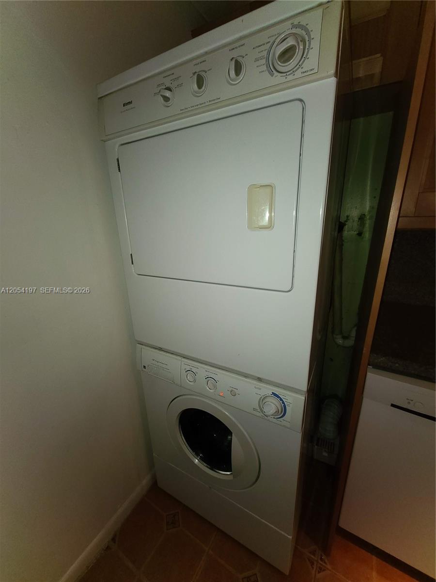 1605 Bay Road, Unit 206 Miami Beach, FL 33139 - Photo 3 of 43 Washer and Drier in the unit!