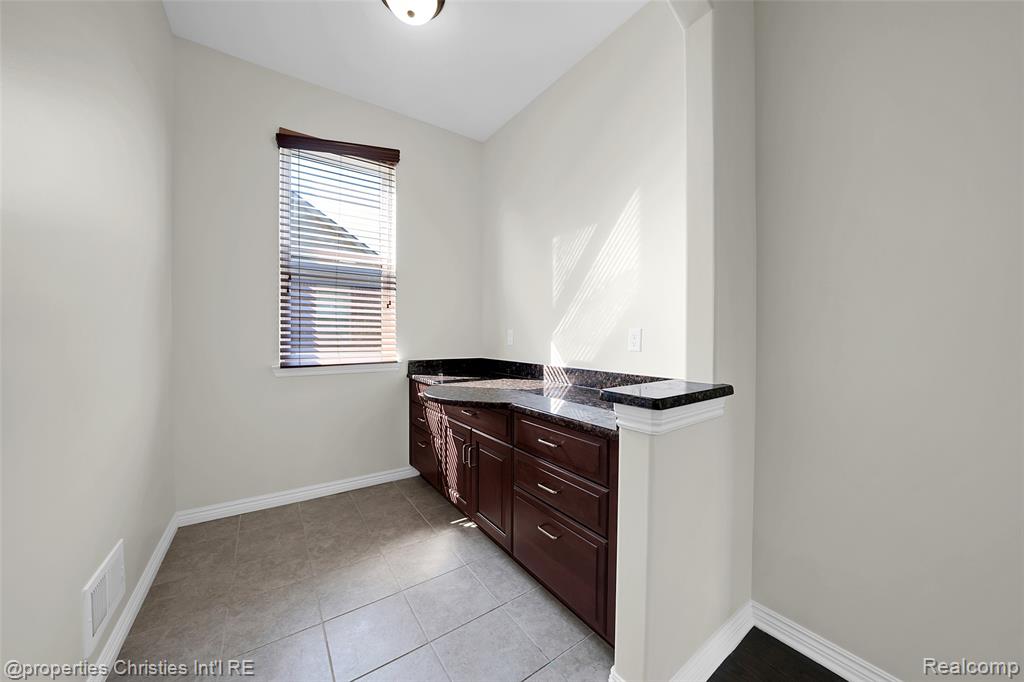 3938 Somerset Circle Rochester Hills, MI 48309 - Photo 15 of 71