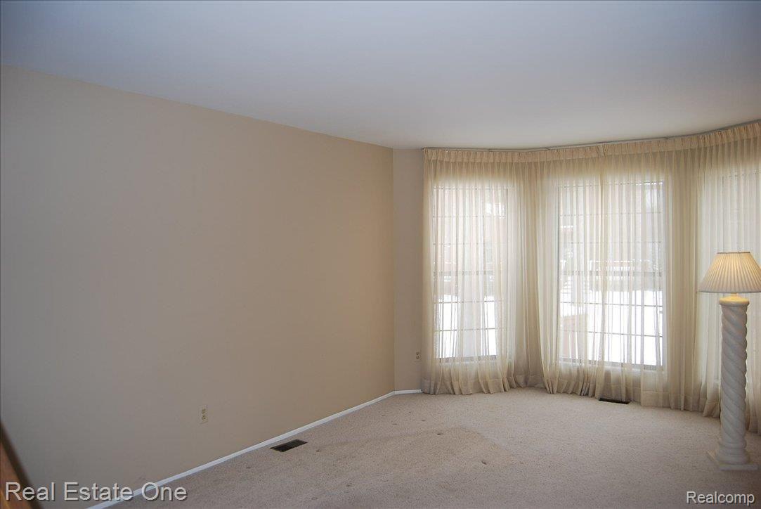 1865 Christy Court, Unit 202 Rochester, MI 48309 - Photo 10 of 19 Living Room