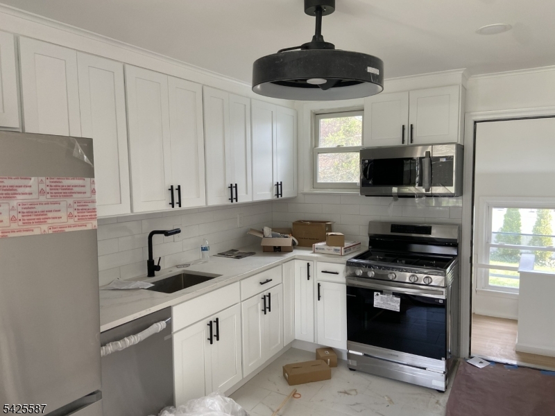 271 Valley Road Clark, NJ 07066 - Photo 8 of 16