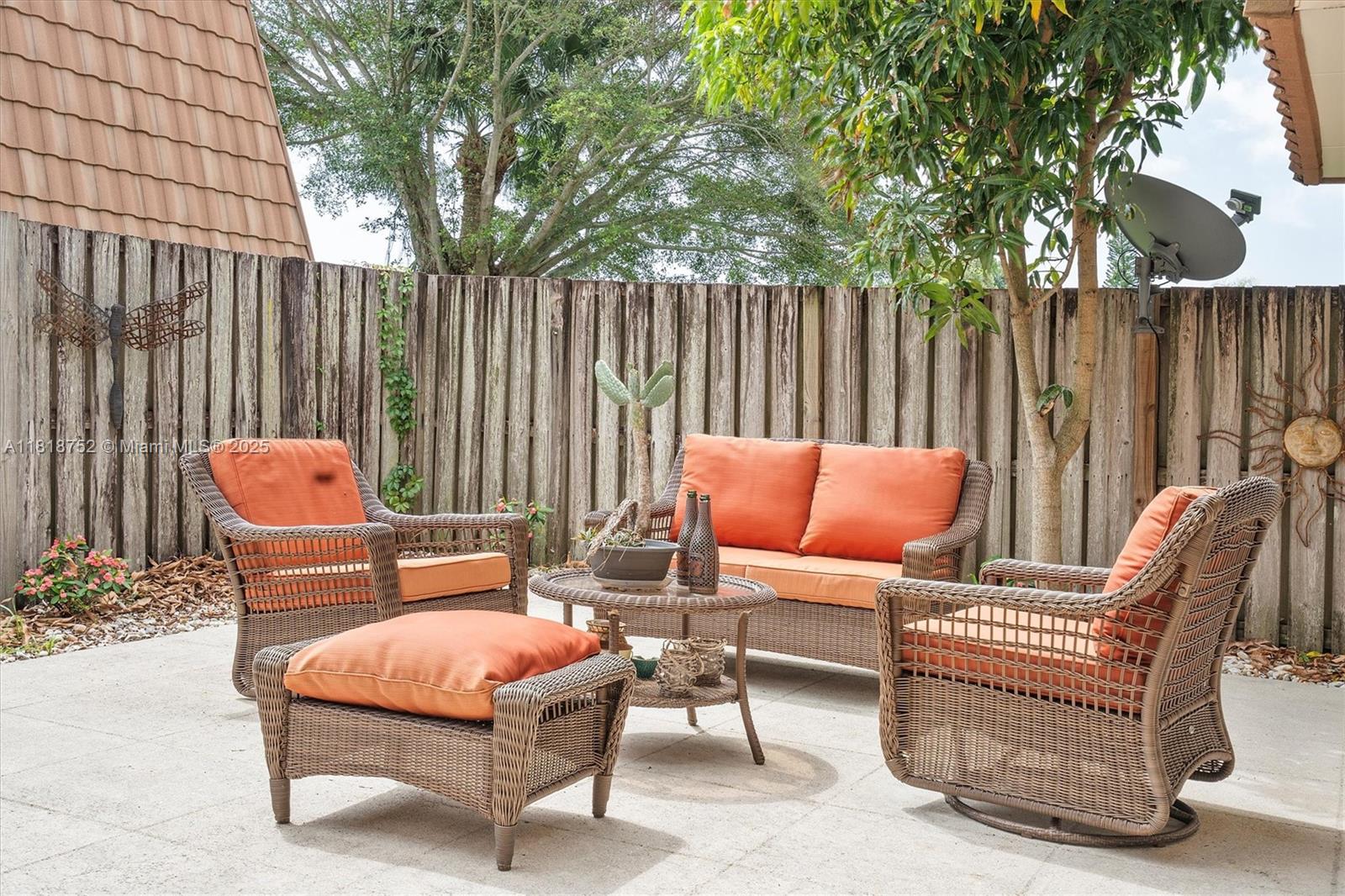 839 Blue Ridge Circle, Unit 839 West Palm Beach, FL 33409 - Photo 19 of 34 a outdoor space with a couch