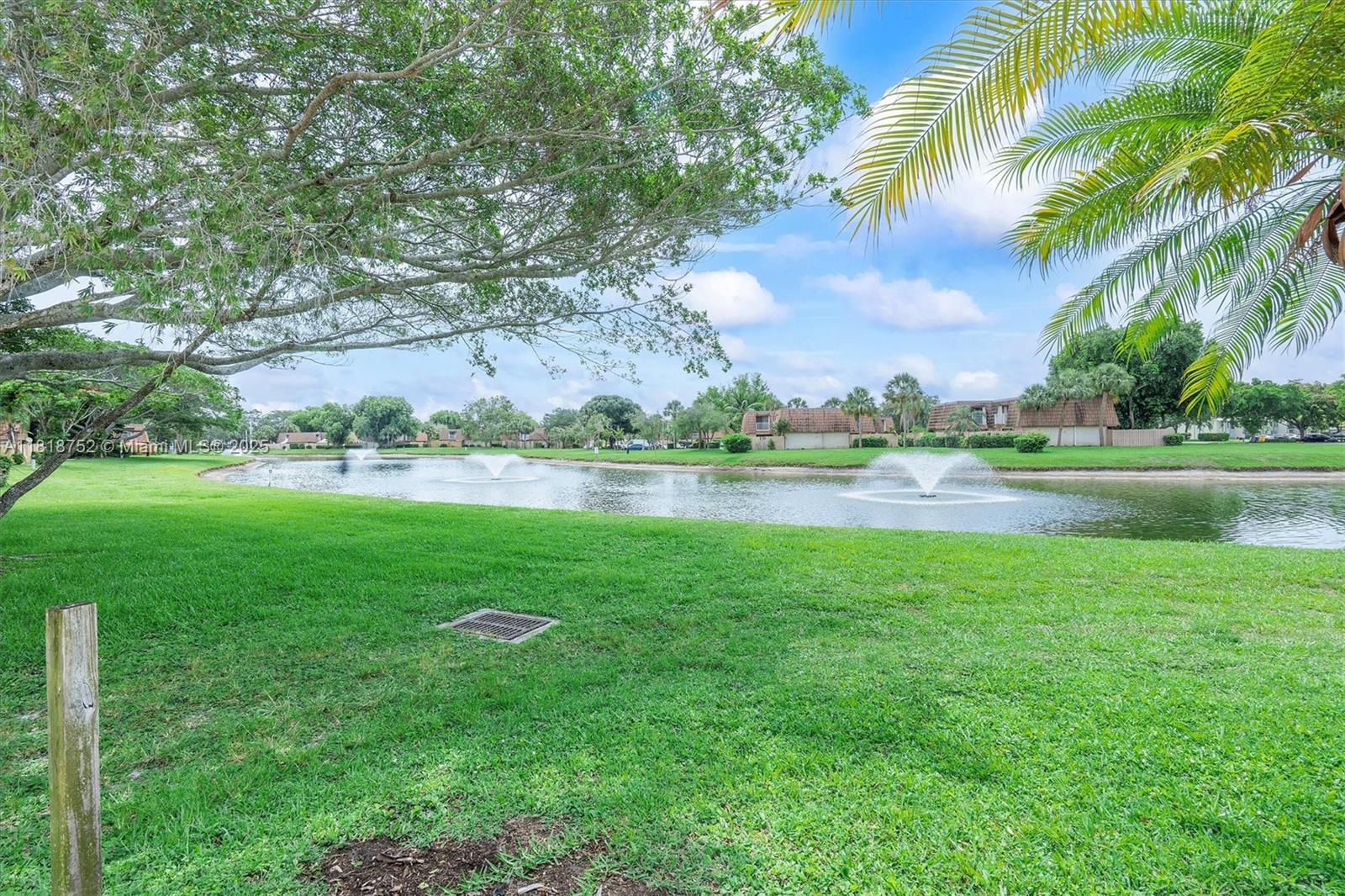 839 Blue Ridge Circle, Unit 839 West Palm Beach, FL 33409 - Photo 31 of 34 a view of a park with a tree