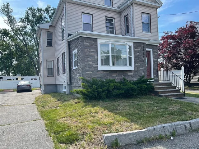 $2,000 | 22 Almont Street, Unit 2, Medford, MA 02155