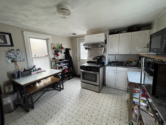 $2,000 | 22 Almont Street, Unit 2, Medford, MA 02155