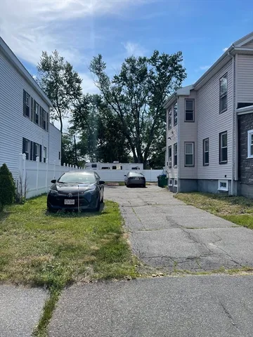 $2,000 | 22 Almont Street, Unit 2, Medford, MA 02155