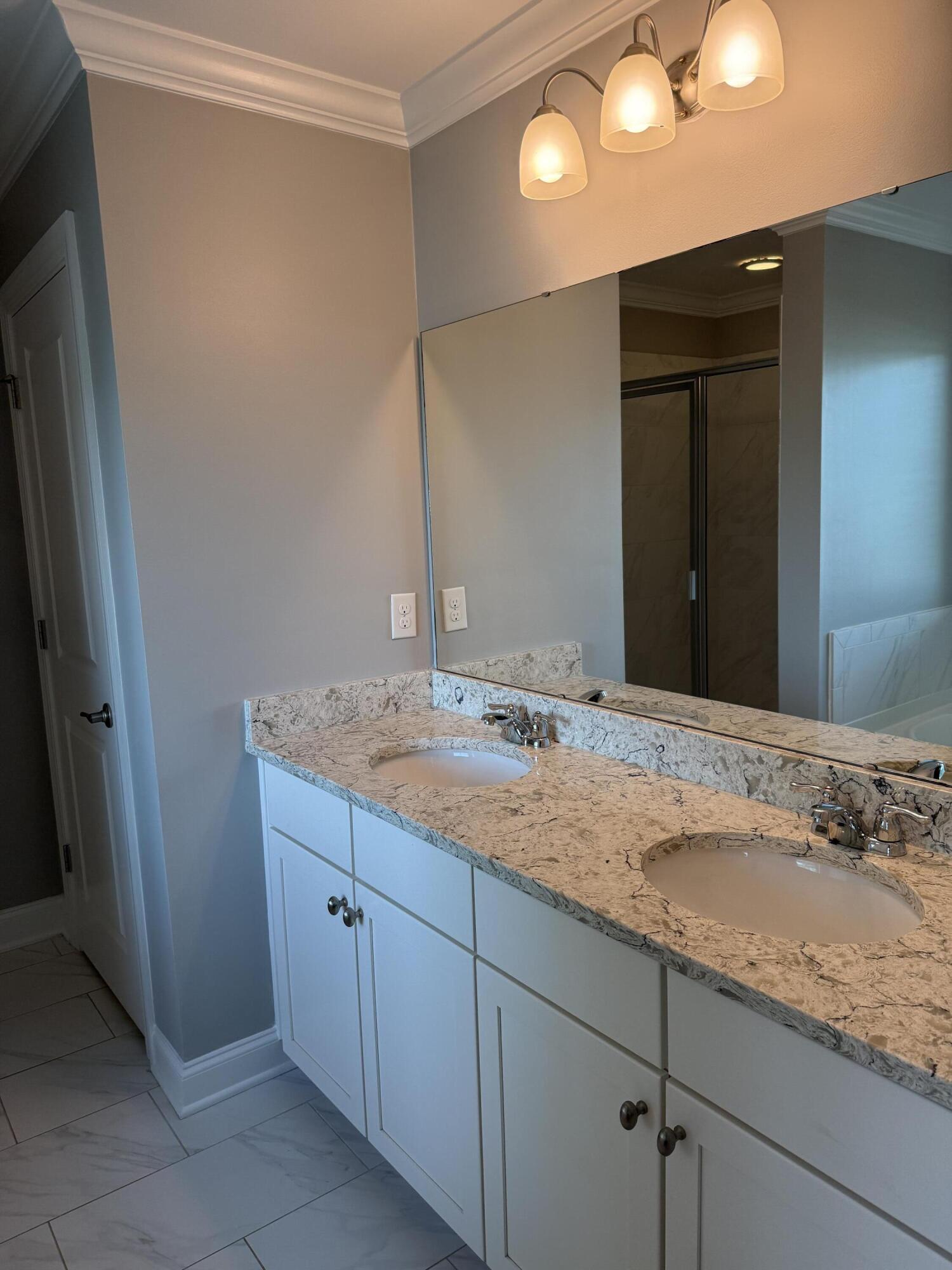 2089 Oyster Reef Lane Mount Pleasant, SC 29466 - Photo 19 of 84 2025-10-08 16.28.55