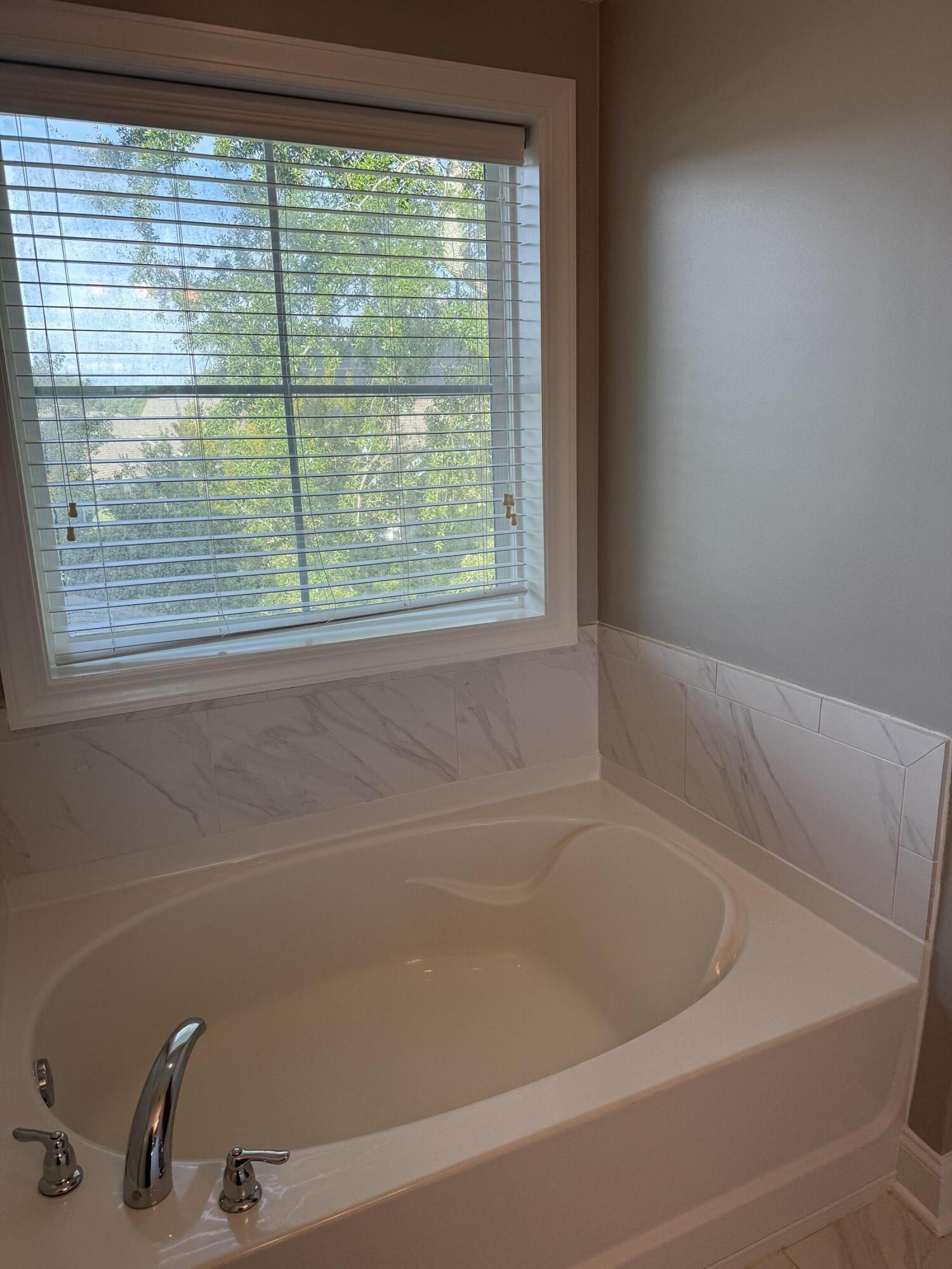 2089 Oyster Reef Lane Mount Pleasant, SC 29466 - Photo 22 of 84 2025-10-08 16.29.34