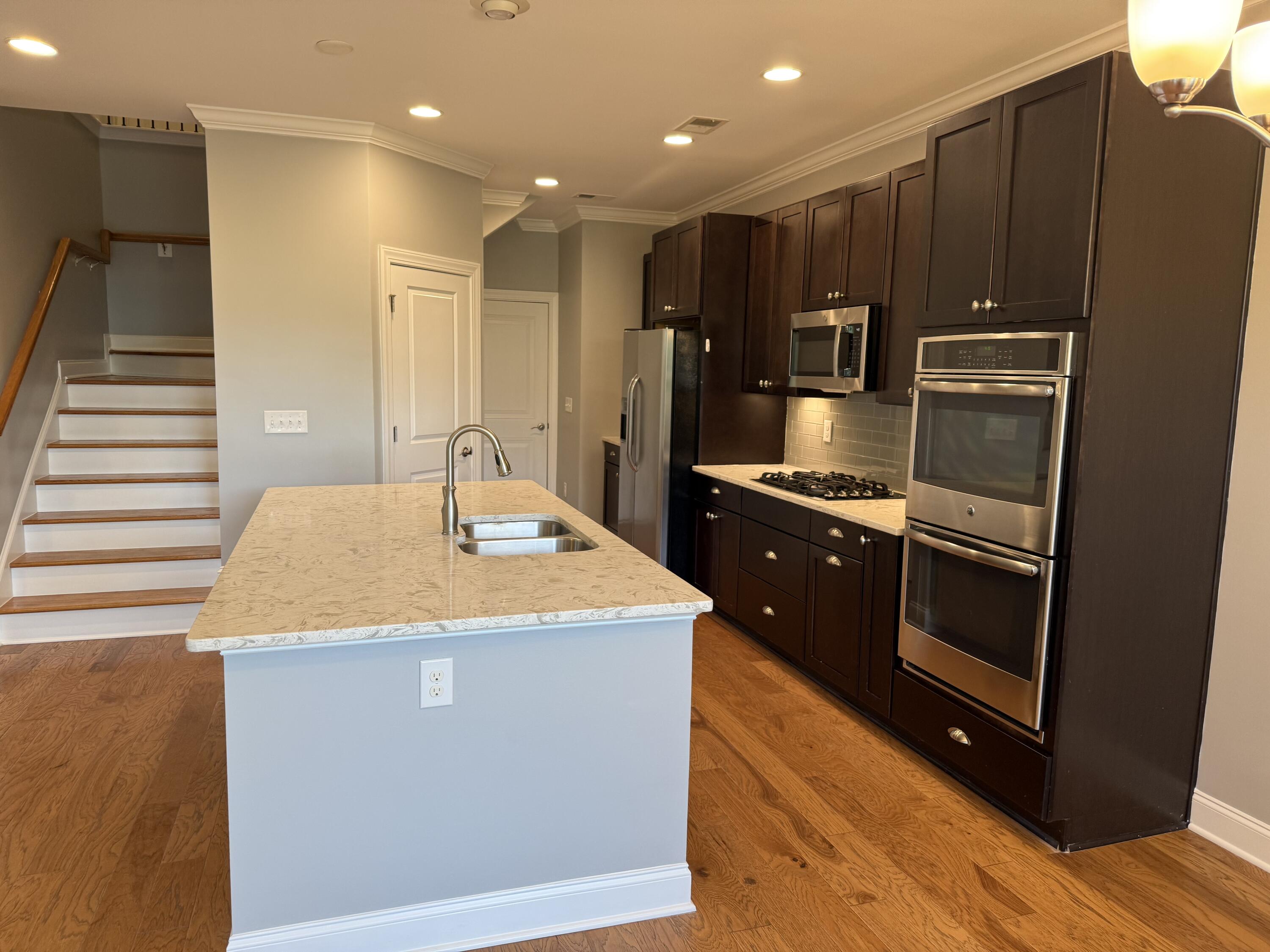 2089 Oyster Reef Lane Mount Pleasant, SC 29466 - Photo 8 of 84 2025-10-08 16.20.56