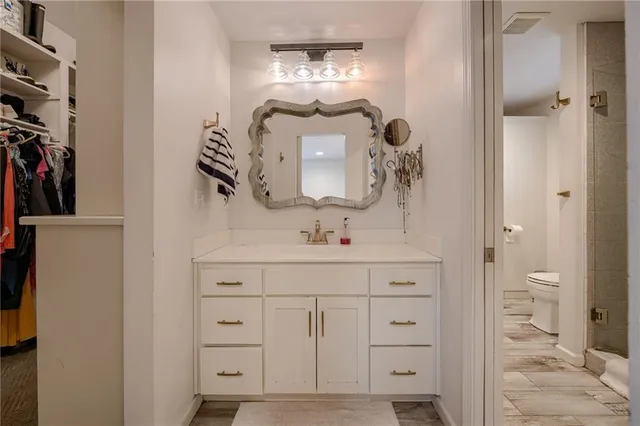 $1,049,950 | 10318 Sagamore Road, Leawood, KS 66206