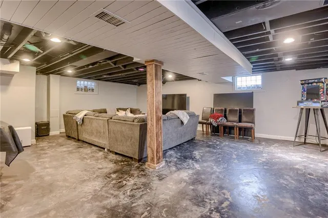 $1,049,950 | 10318 Sagamore Road, Leawood, KS 66206