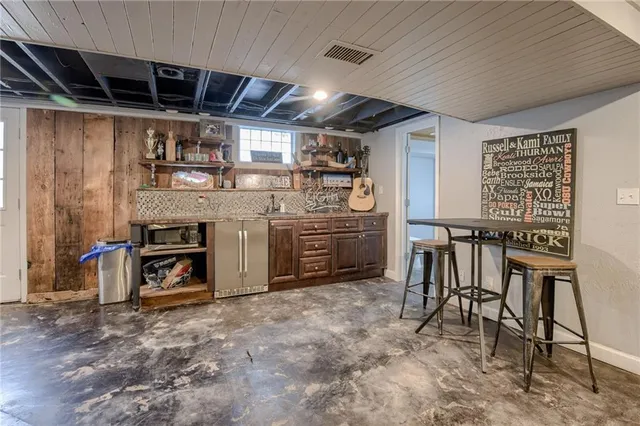 $1,049,950 | 10318 Sagamore Road, Leawood, KS 66206