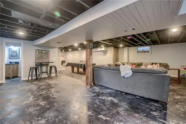 $1,049,950 | 10318 Sagamore Road, Leawood, KS 66206