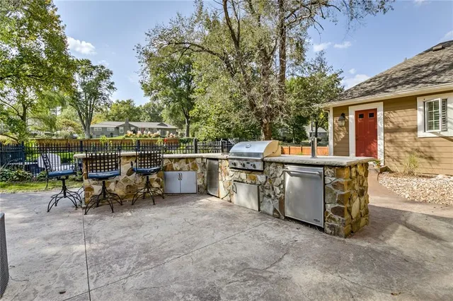 $1,049,950 | 10318 Sagamore Road, Leawood, KS 66206