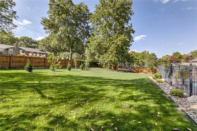 $1,049,950 | 10318 Sagamore Road, Leawood, KS 66206