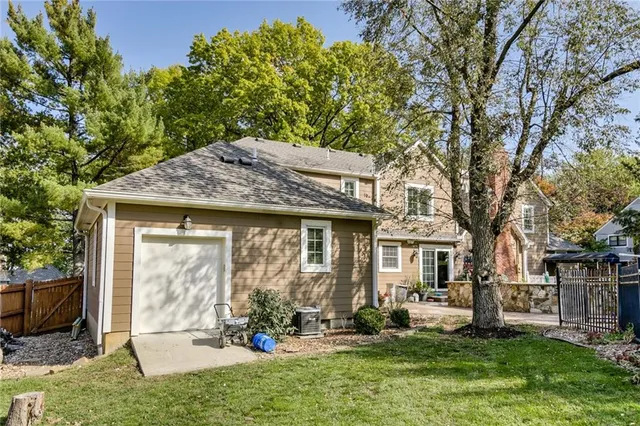 $1,049,950 | 10318 Sagamore Road, Leawood, KS 66206