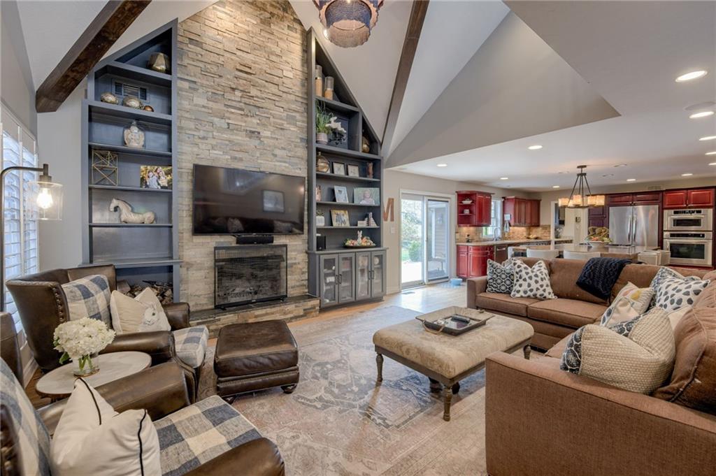 10318 Sagamore Road Leawood, KS 66206 - Photo 6 of 50