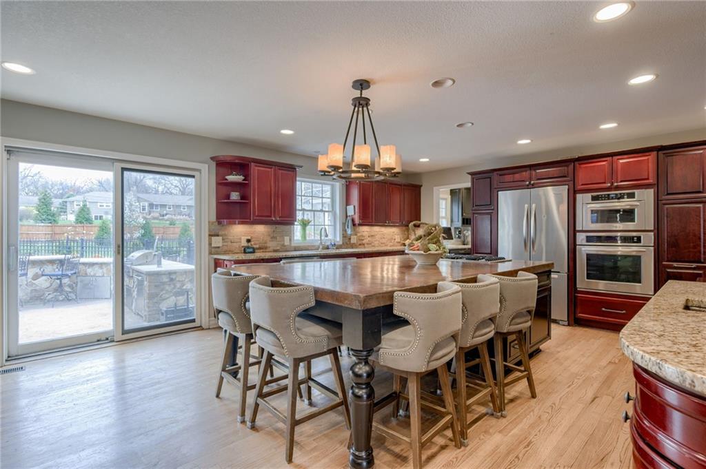 10318 Sagamore Road Leawood, KS 66206 - Photo 9 of 50