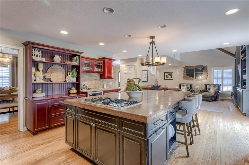 10318 Sagamore Road Leawood, KS 66206 - Photo 10 of 50