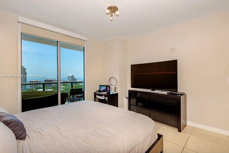 79 Southwest 12th Street, Unit 2904S Miami, FL 33130 - Photo 5 of 24