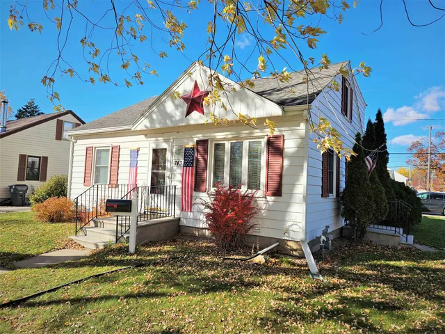 $229,000 | 743 Madison Street, Neenah, WI 54956