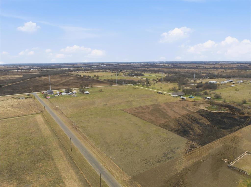 544 Wade Road Eddy, TX 76524 - Photo 6 of 22 a view of an ocean and beach