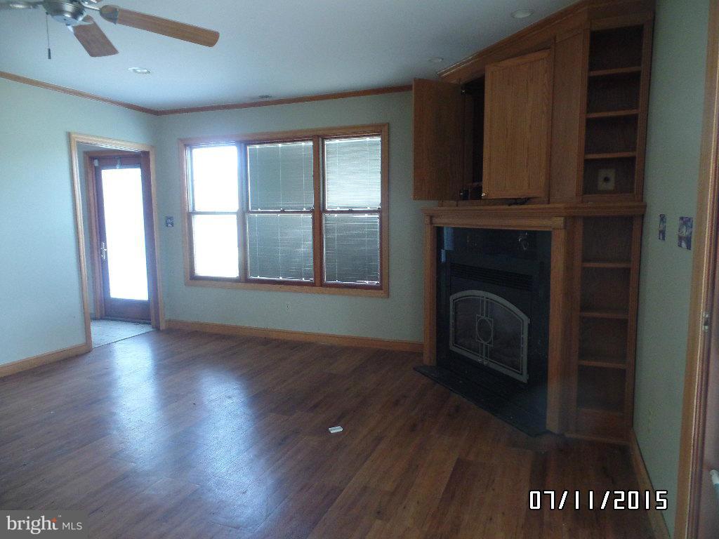 919 Oakdene Road Baltimore, MD 21220 - Photo 14 of 23 Family Room
