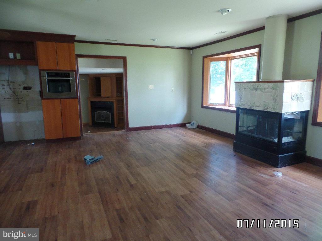 919 Oakdene Road Baltimore, MD 21220 - Photo 9 of 23 Living Room