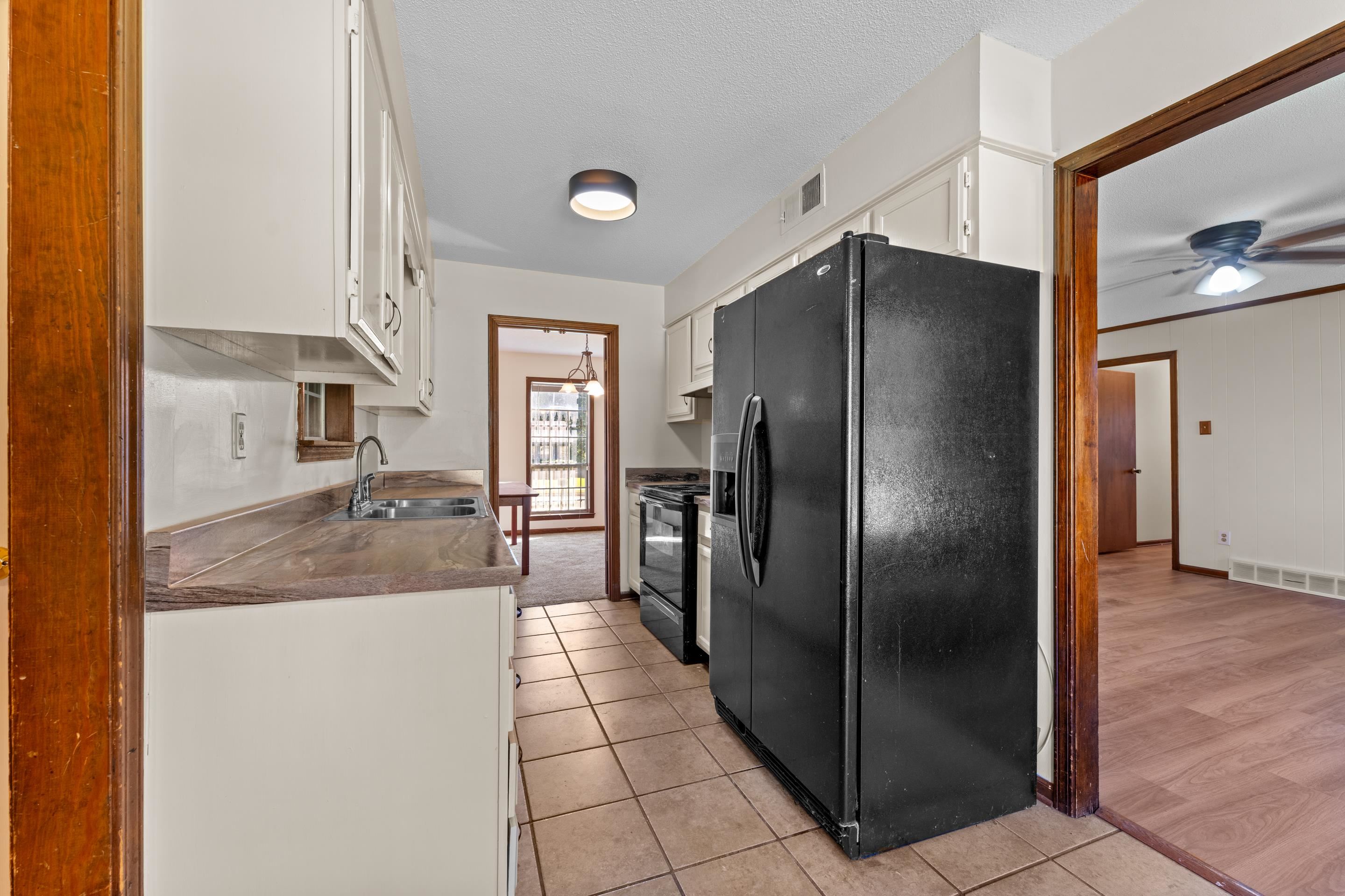 3095 Spring Hill Cove Memphis, TN 38127 - Photo 11 of 29 a kitchen with granite countertop a refrigerator and a sink