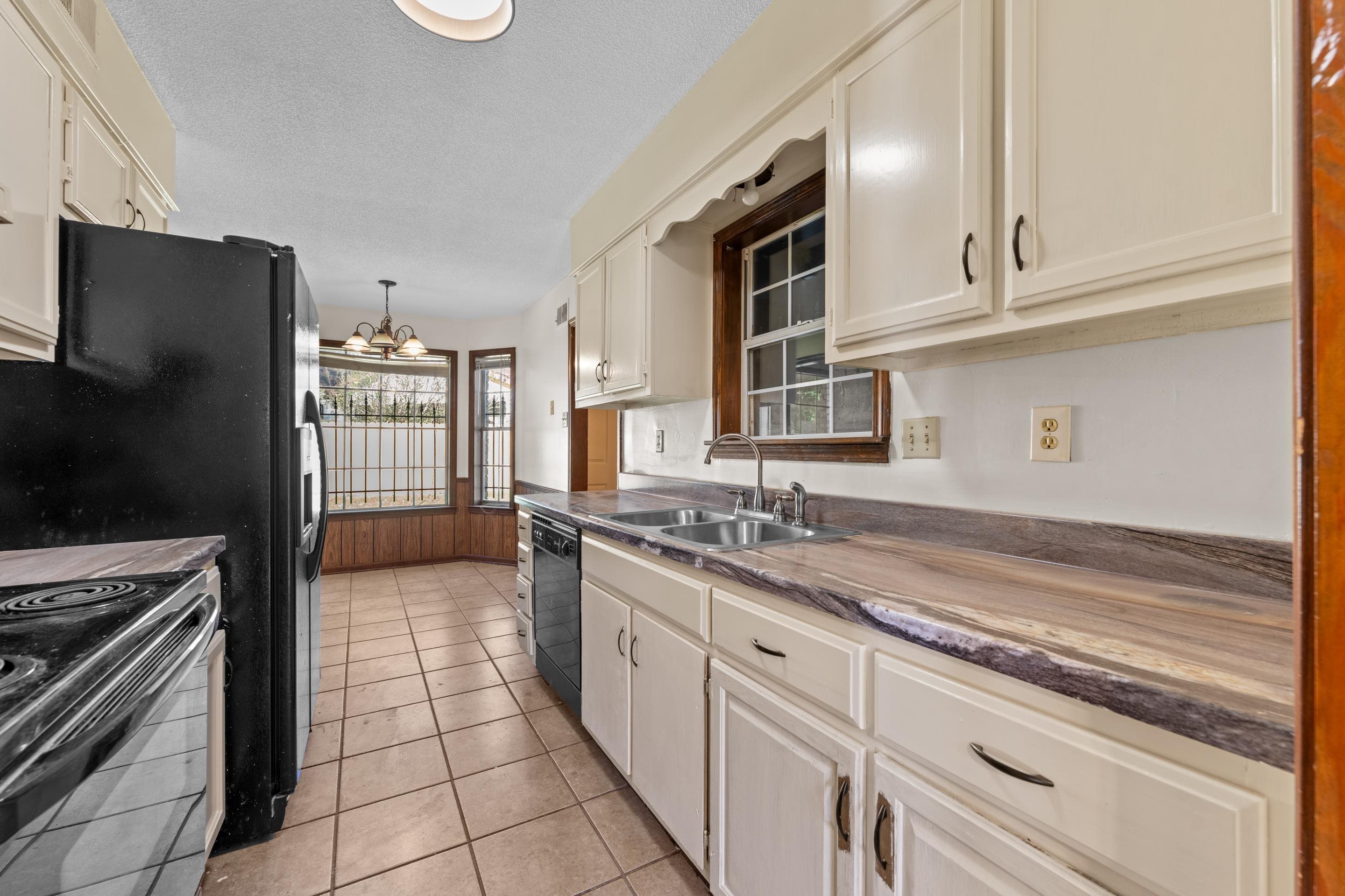 3095 Spring Hill Cove Memphis, TN 38127 - Photo 9 of 29 a kitchen with stainless steel appliances granite countertop a refrigerator and a stove