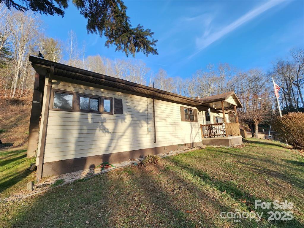 433 Deneen Road Burnsville, NC 28714 - Photo 2 of 32 a front view of a house with a yard