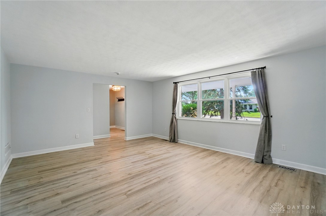 4337 Marshall Road Dayton, OH 45429 - Photo 4 of 32 Gallery Image 4