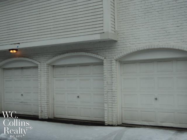 1685 Huntington Park Rochester Hills, MI 48309 - Photo 2 of 16