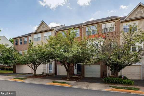 $3,300 | 45719 Paddington Station Terrace, Sterling, VA 20166