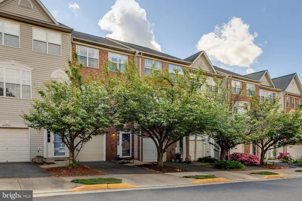 $3,300 | 45719 Paddington Station Terrace, Sterling, VA 20166