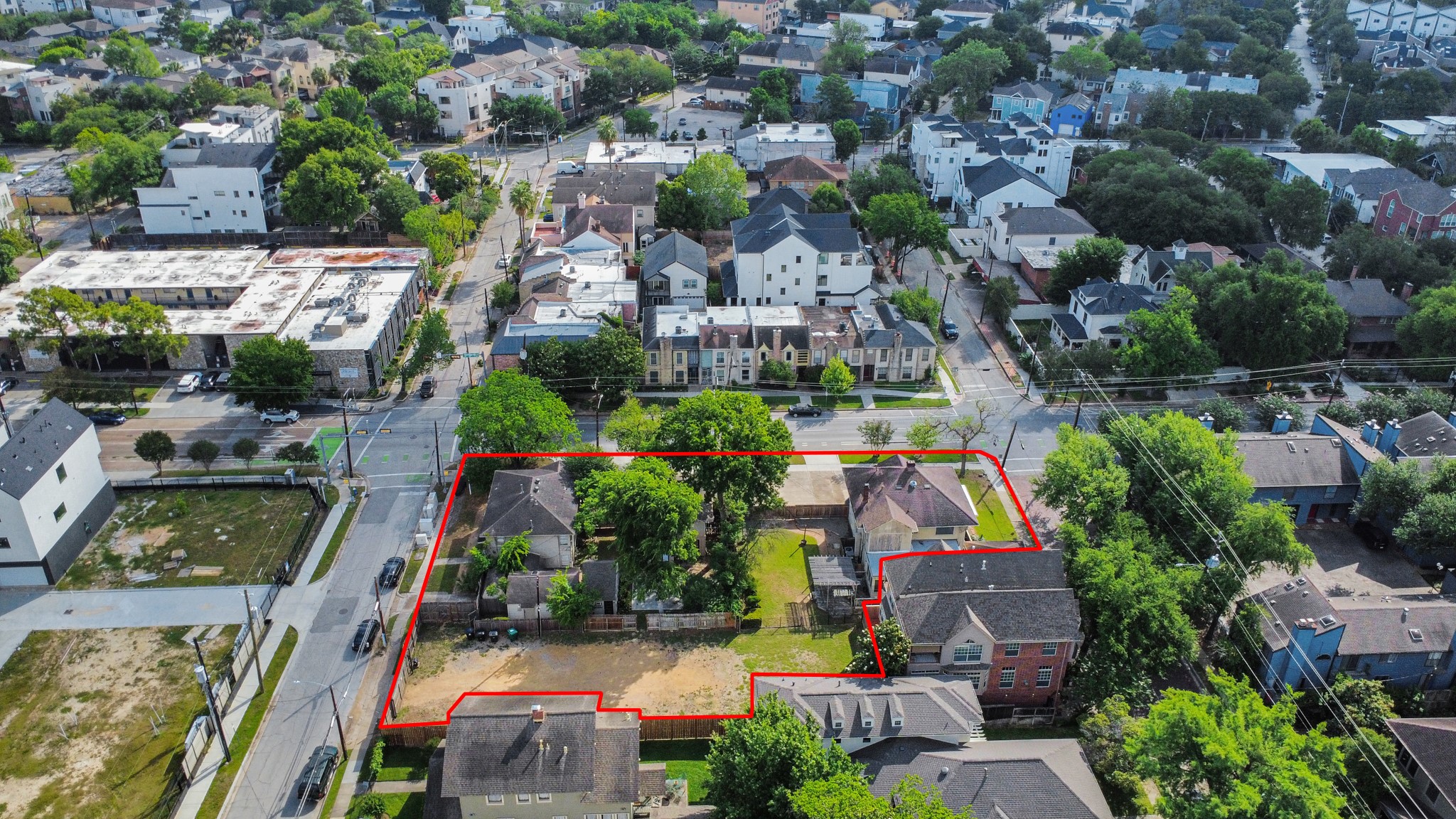 2014 Commonwealth Street Houston, TX 77006 - Photo 11 of 49 an aerial view of multiple house
