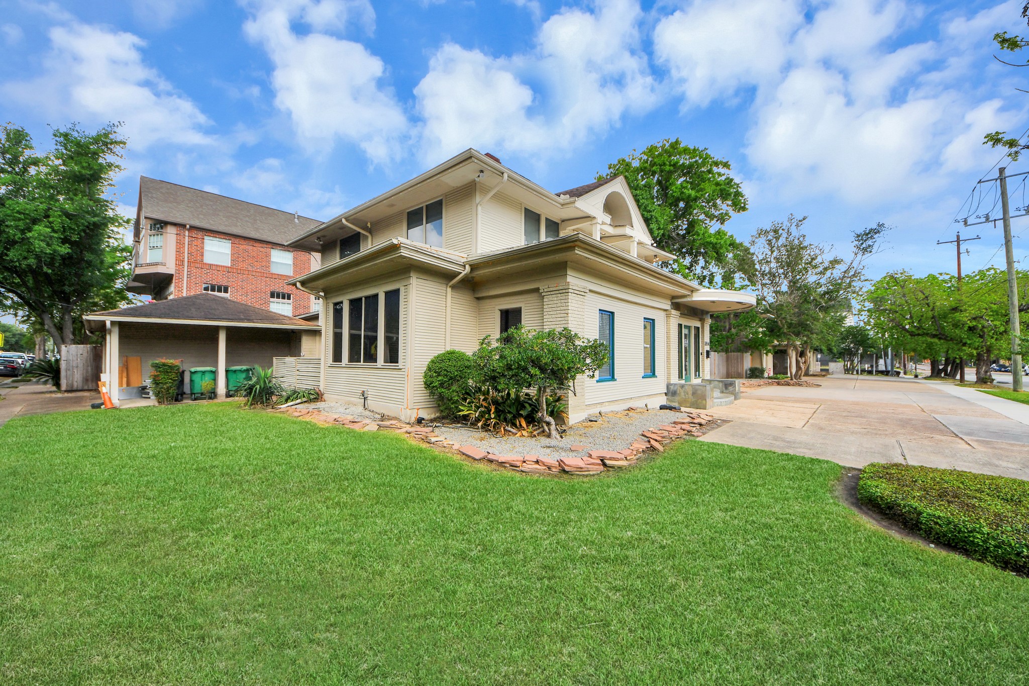 2014 Commonwealth Street Houston, TX 77006 - Photo 18 of 49 a front view of a house with a yard table and chairs