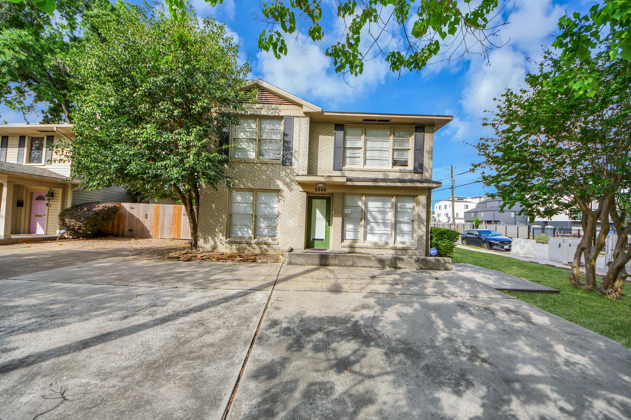 2014 Commonwealth Street Houston, TX 77006 - Photo 27 of 49 a front view of a house with a yard and a garage