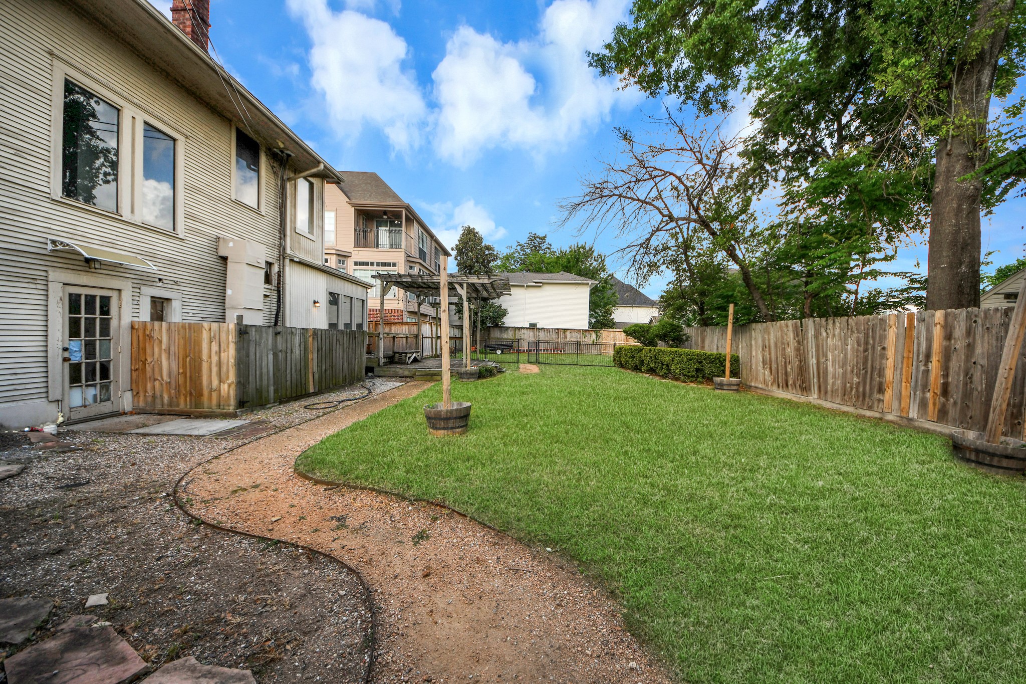 2014 Commonwealth Street Houston, TX 77006 - Photo 37 of 49 a view of a house with a yard