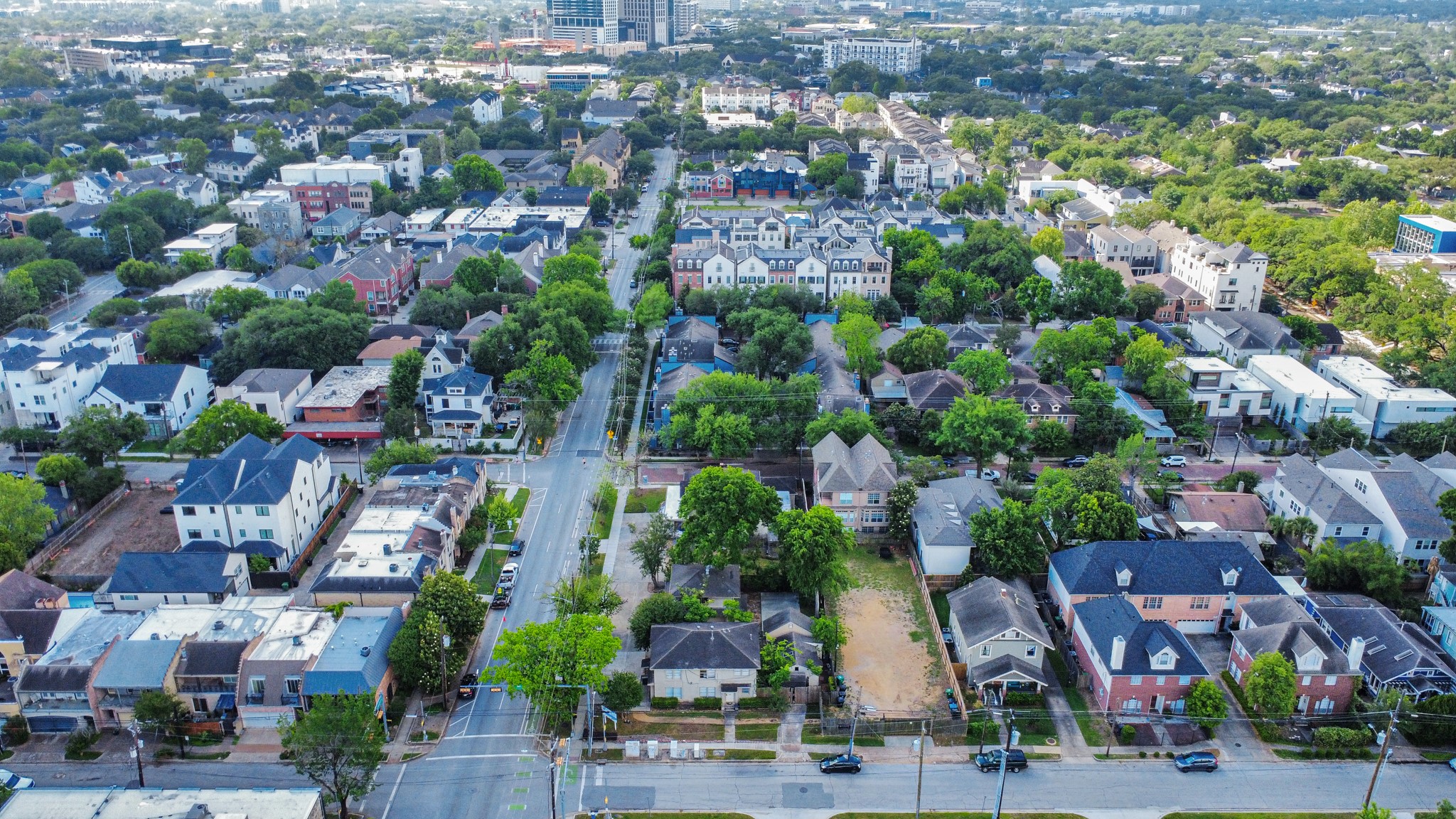 2014 Commonwealth Street Houston, TX 77006 - Photo 46 of 49 an aerial view of residential houses with outdoor space